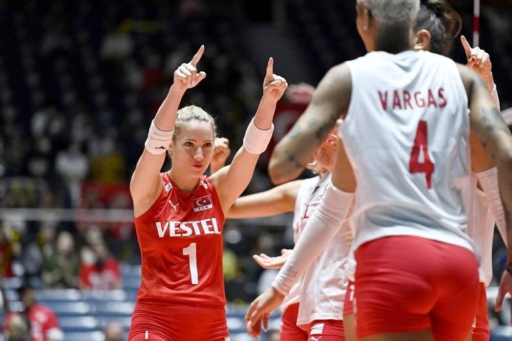 Cansu Özbay, Melissa Vargas, Zehra Güneş, Ebrar Karakurt ve Gizem Örge kararı: Filenin Sultanları hangi kanalda? 19